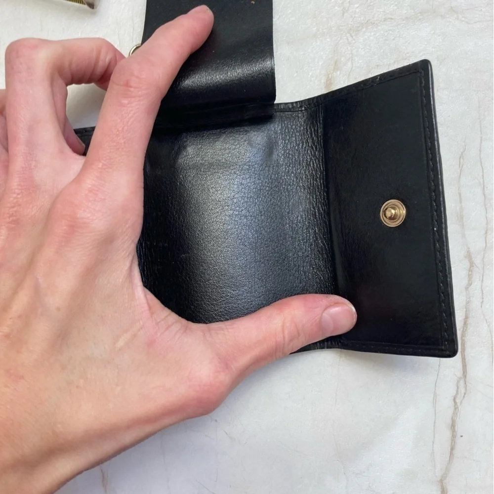 Gucci black signature canvas leather key holder